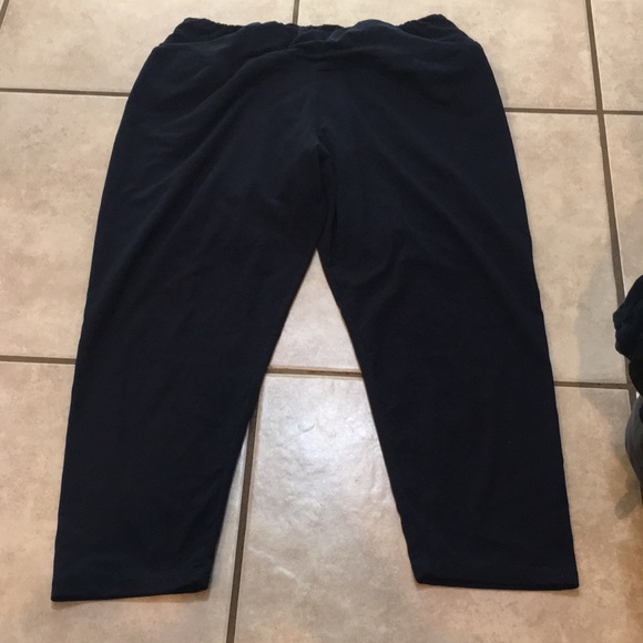 Pants - Navy Capri Leggings